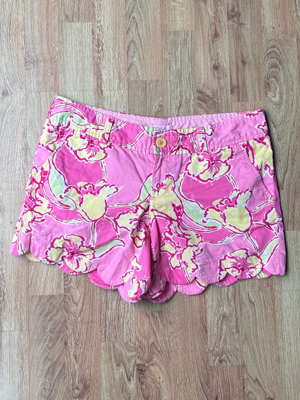 Lilly Pulitzer Hotty Pink Day Lilly Scallop Shorts Size 6